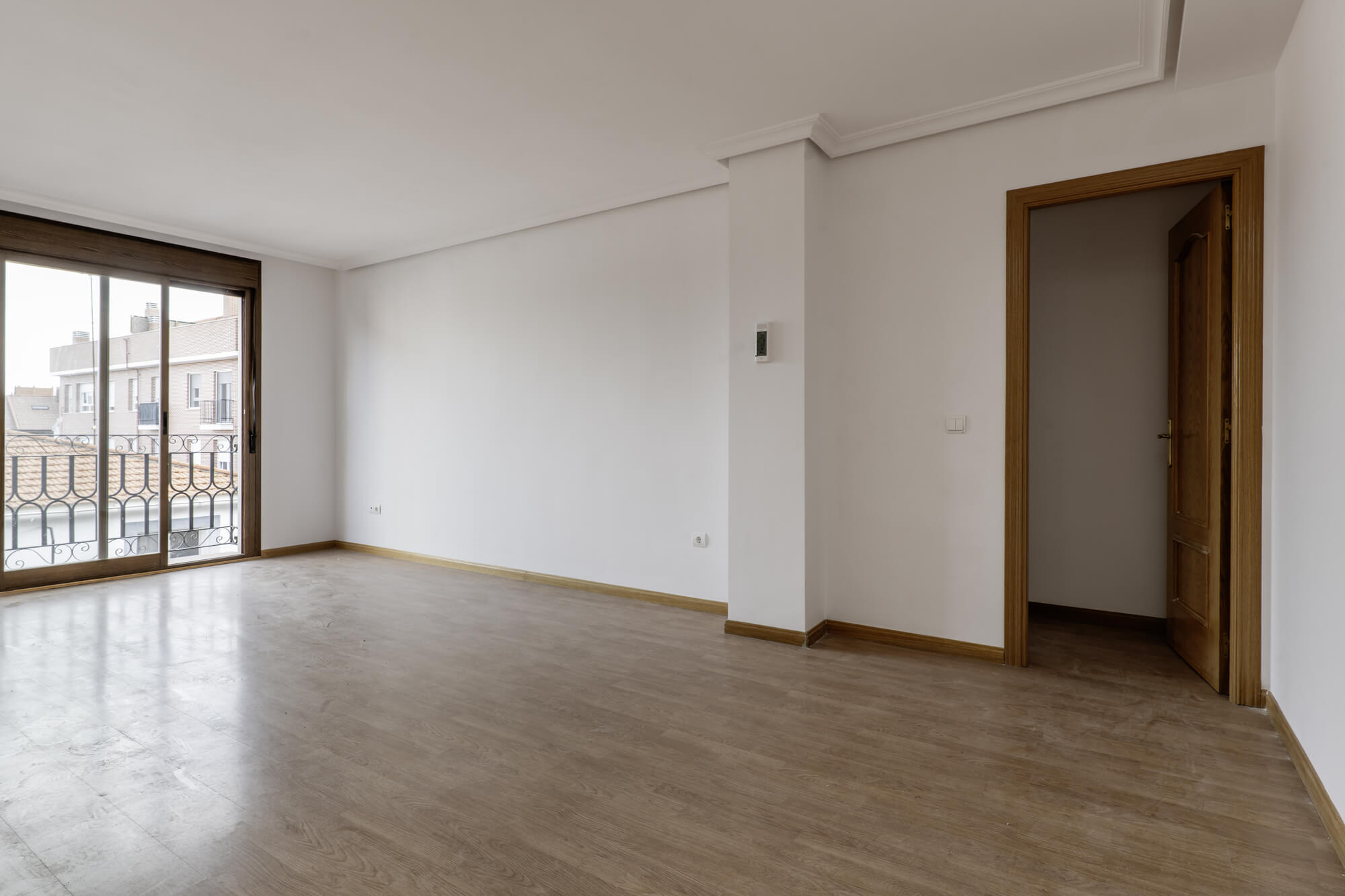 Besenreine Wohnung nach professioneller Haushaltsauflösung in Wiesbaden